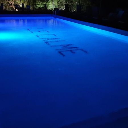 Camping & Hotel Le Calme Есувейра Екстериор снимка