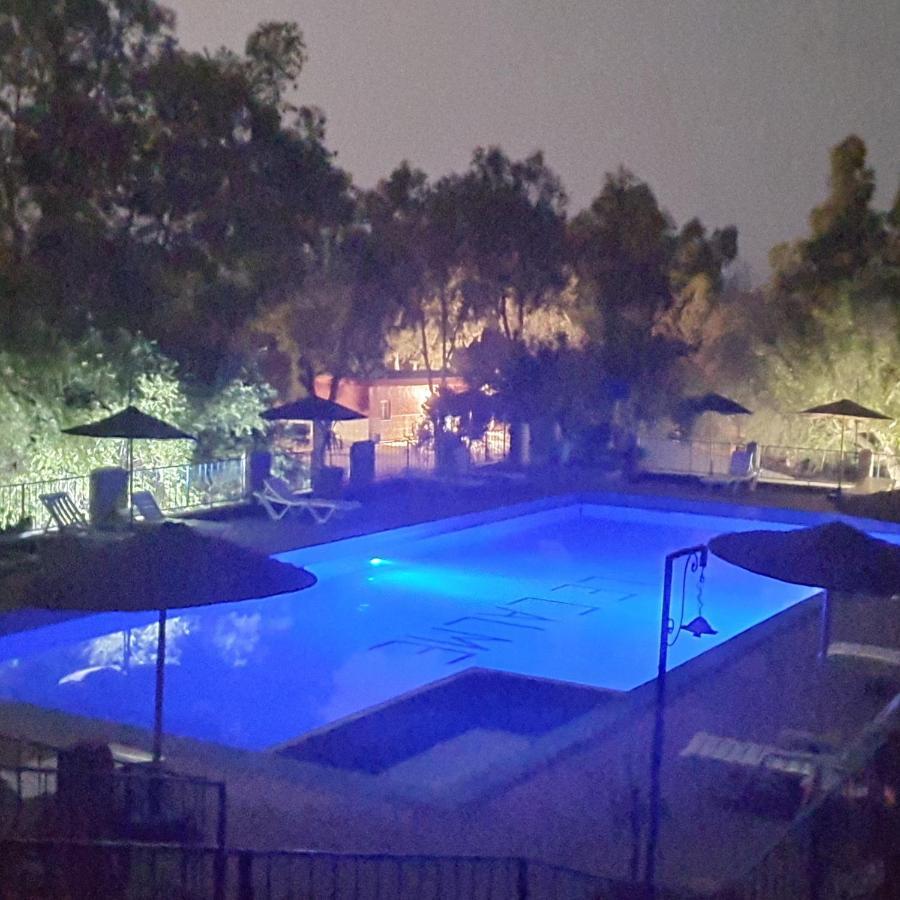 Camping & Hotel Le Calme Есувейра Екстериор снимка