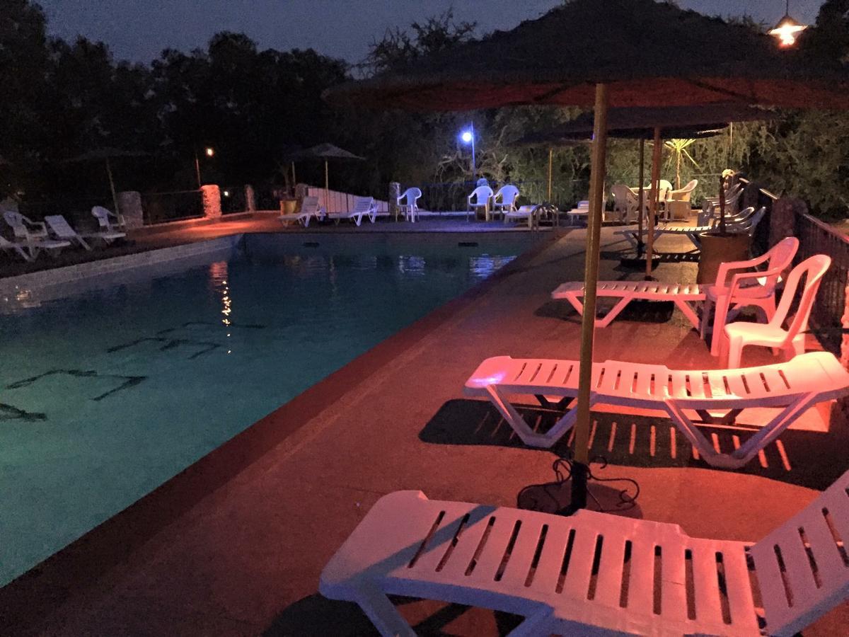 Camping & Hotel Le Calme Есувейра Екстериор снимка