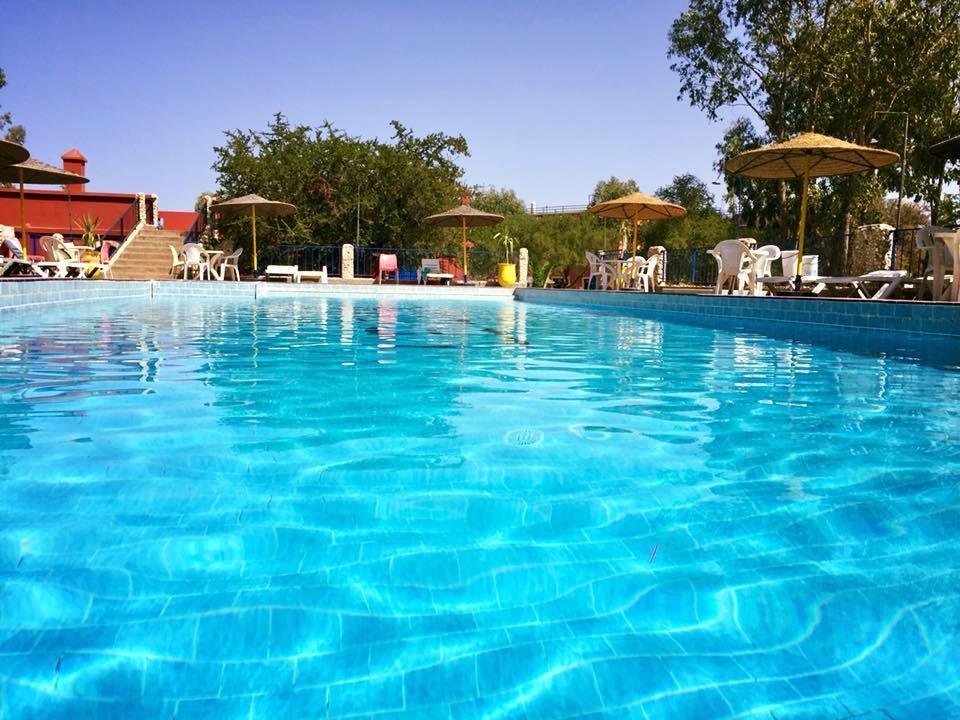 Camping & Hotel Le Calme Есувейра Екстериор снимка