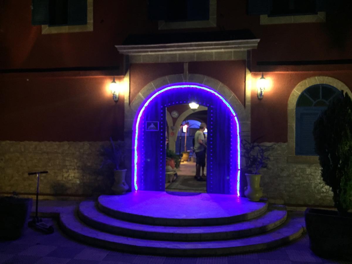 Camping & Hotel Le Calme Есувейра Екстериор снимка