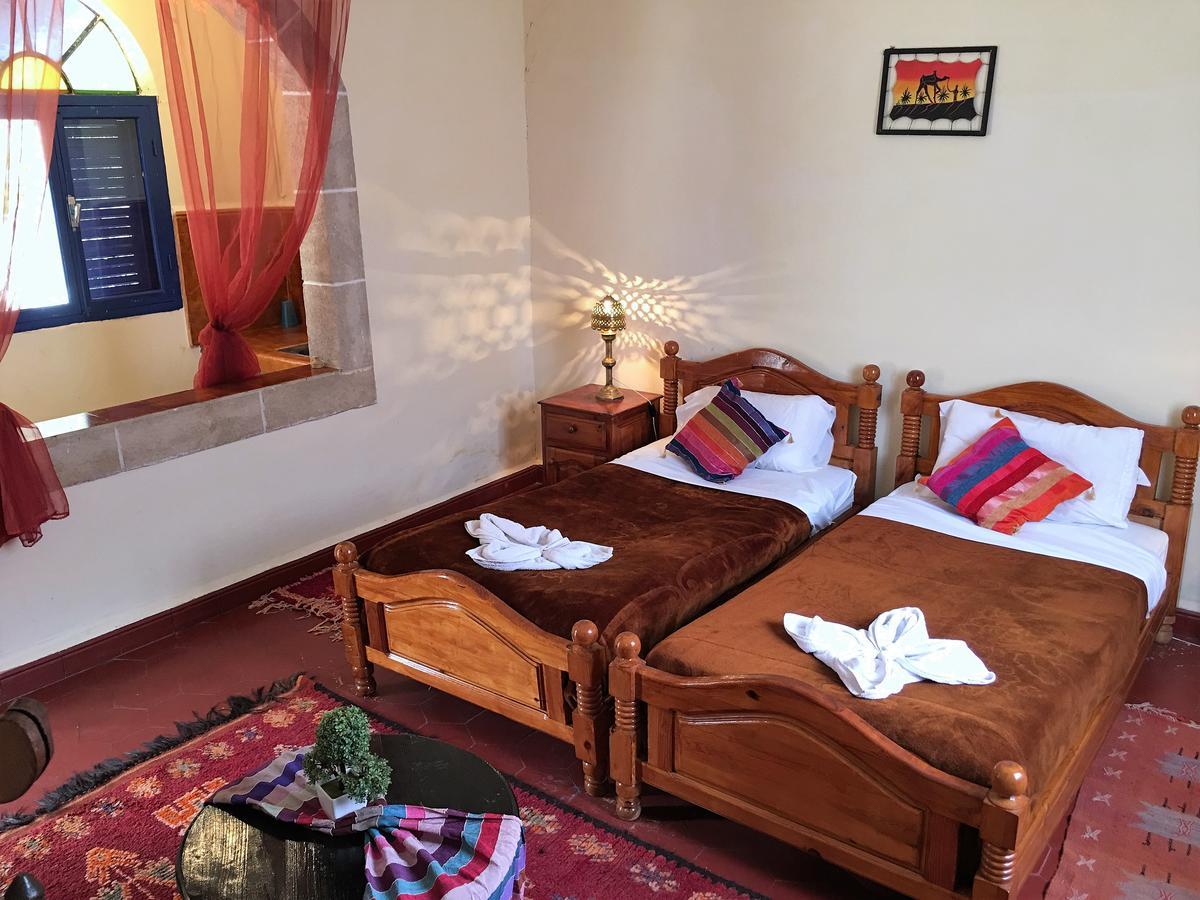 Camping & Hotel Le Calme Есувейра Екстериор снимка