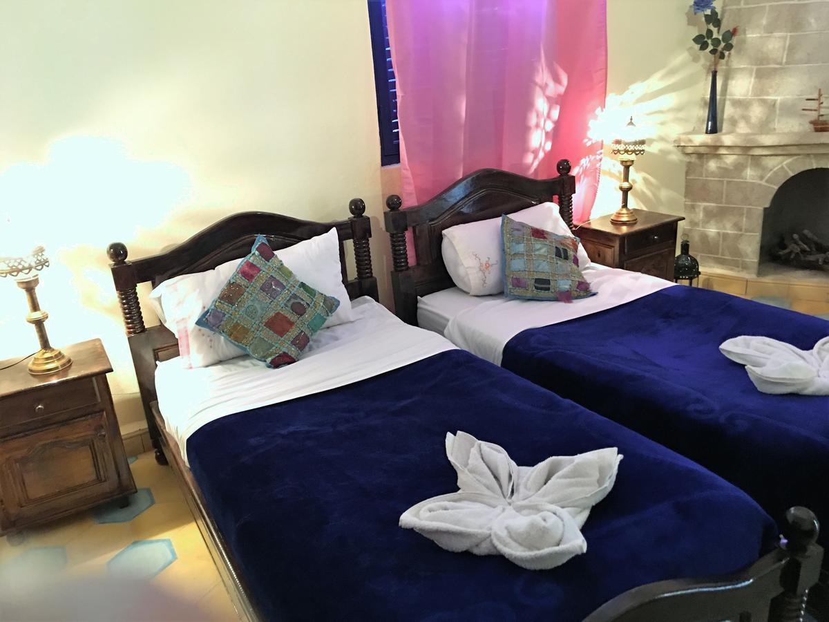 Camping & Hotel Le Calme Есувейра Екстериор снимка