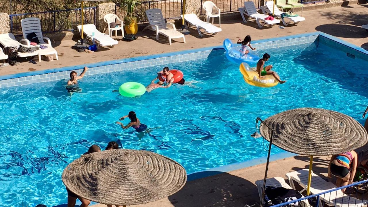 Camping & Hotel Le Calme Есувейра Екстериор снимка