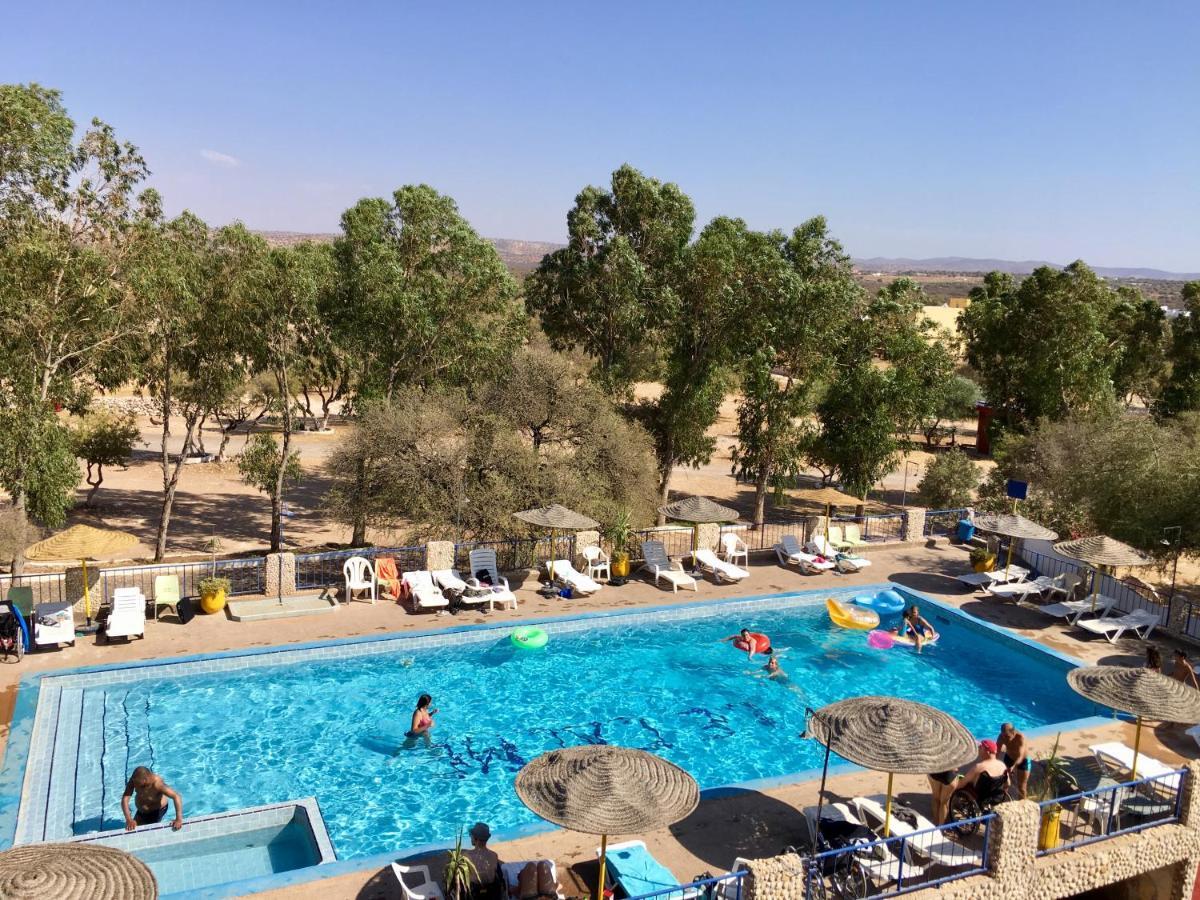 Camping & Hotel Le Calme Есувейра Екстериор снимка