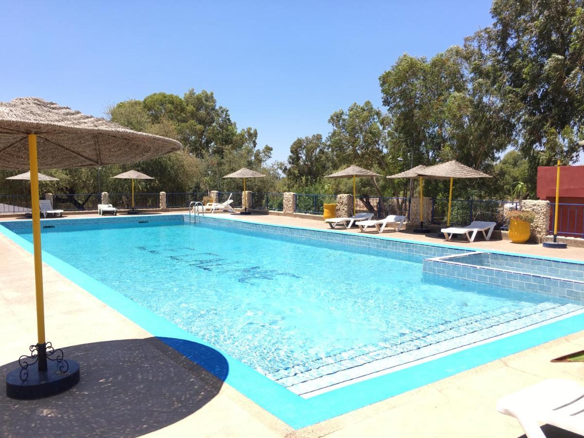 Camping & Hotel Le Calme Есувейра Екстериор снимка